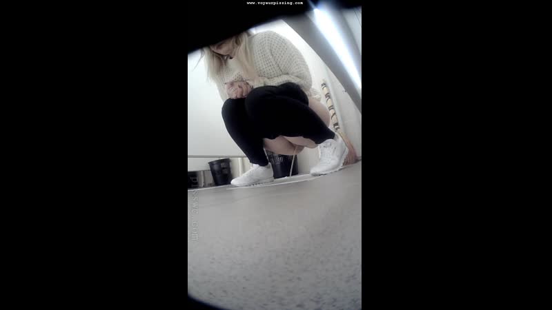 Rất trẻ lolitas cô gái đi tiểu gián điệp trường đại học wc