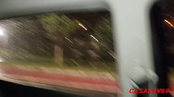 Primeira vez no mirante de Jundia&iacute_ pedimos ajuda de um desconhecido para gravar a gente transando no meio da rua, o desconhecido foi bem recompensado pela ajuda, o v&iacute_deo com o desconhecido no mirante j&aacute_ est&aacute_ dispon&iacute_