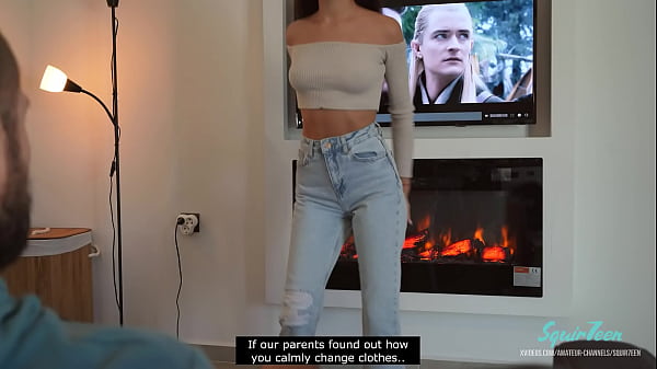 Sorellastra molto piccola viene scopata duramente per fare una passeggiata